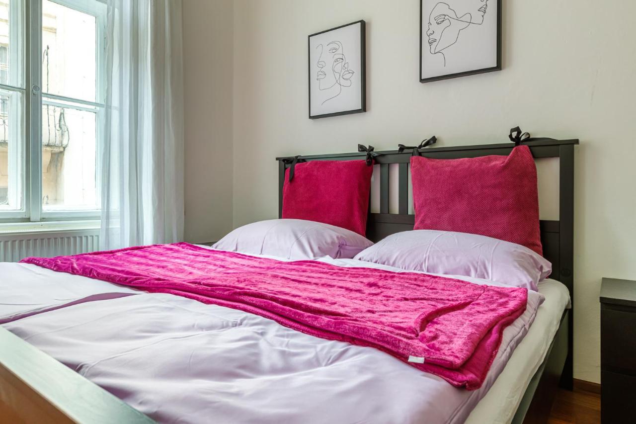 Newly Renovated Apartment In The Old Town Bratislava Exterior foto