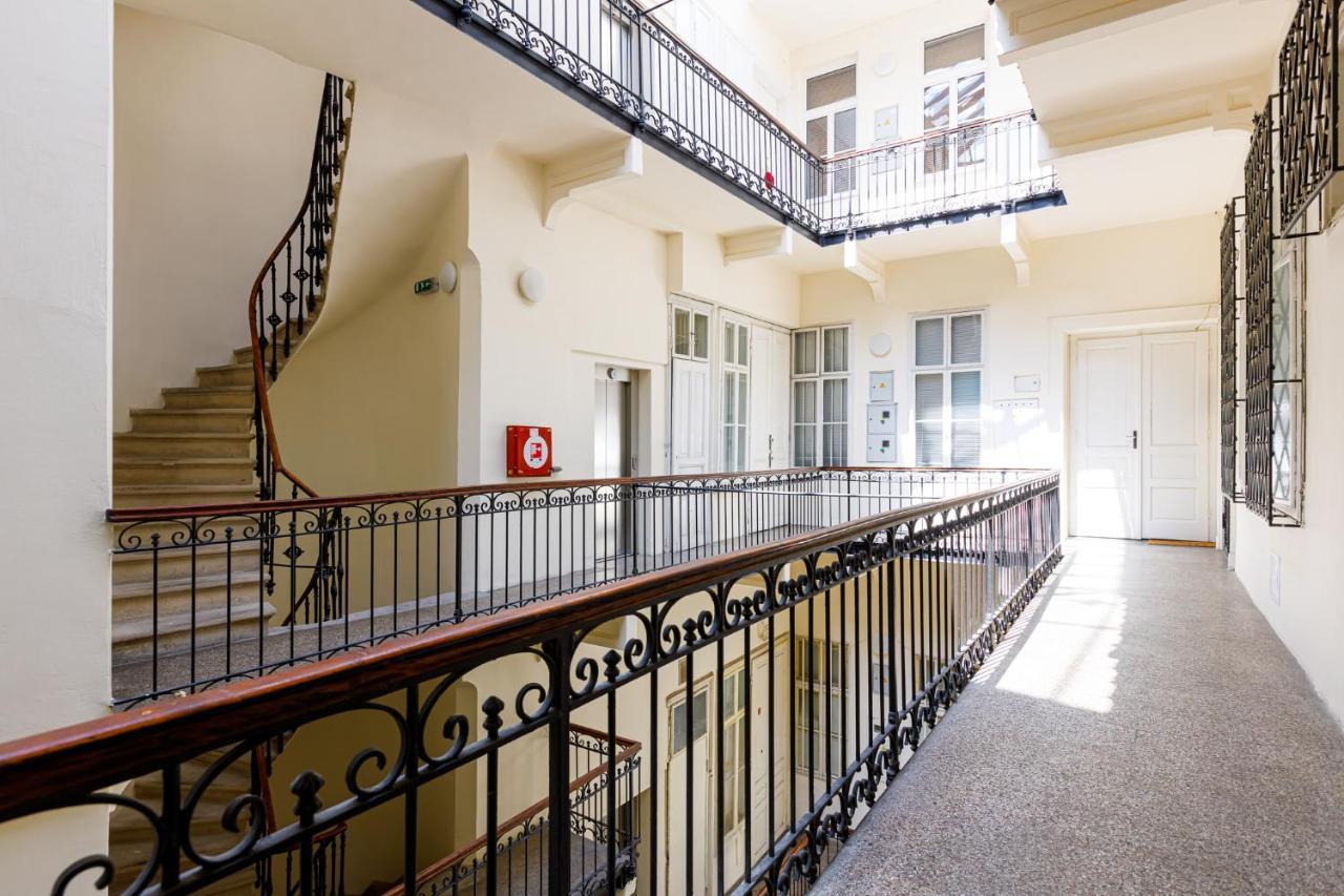 Newly Renovated Apartment In The Old Town Bratislava Exterior foto