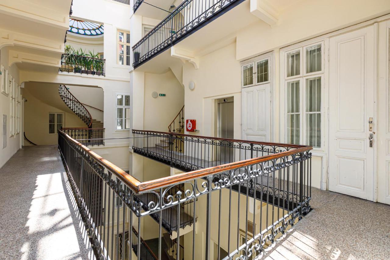 Newly Renovated Apartment In The Old Town Bratislava Exterior foto