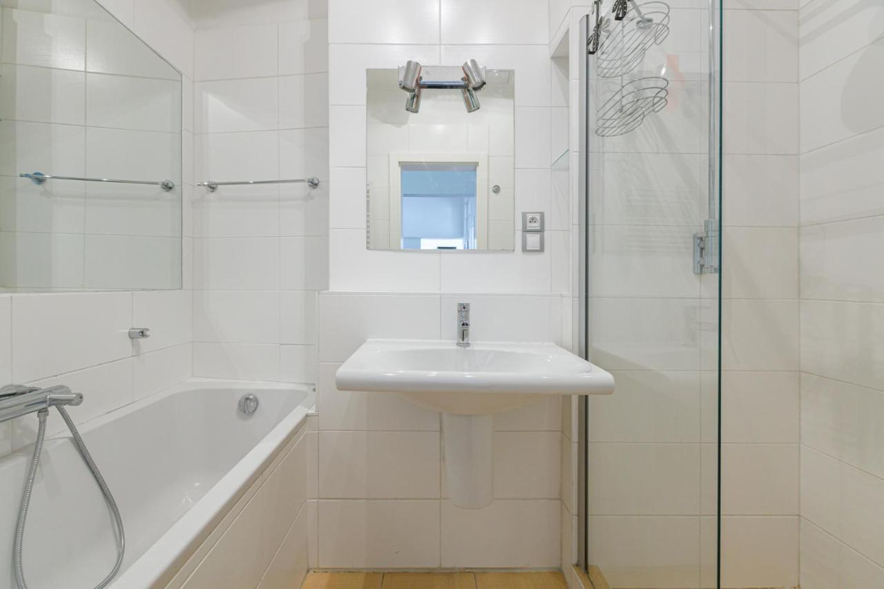 Newly Renovated Apartment In The Old Town Bratislava Exterior foto